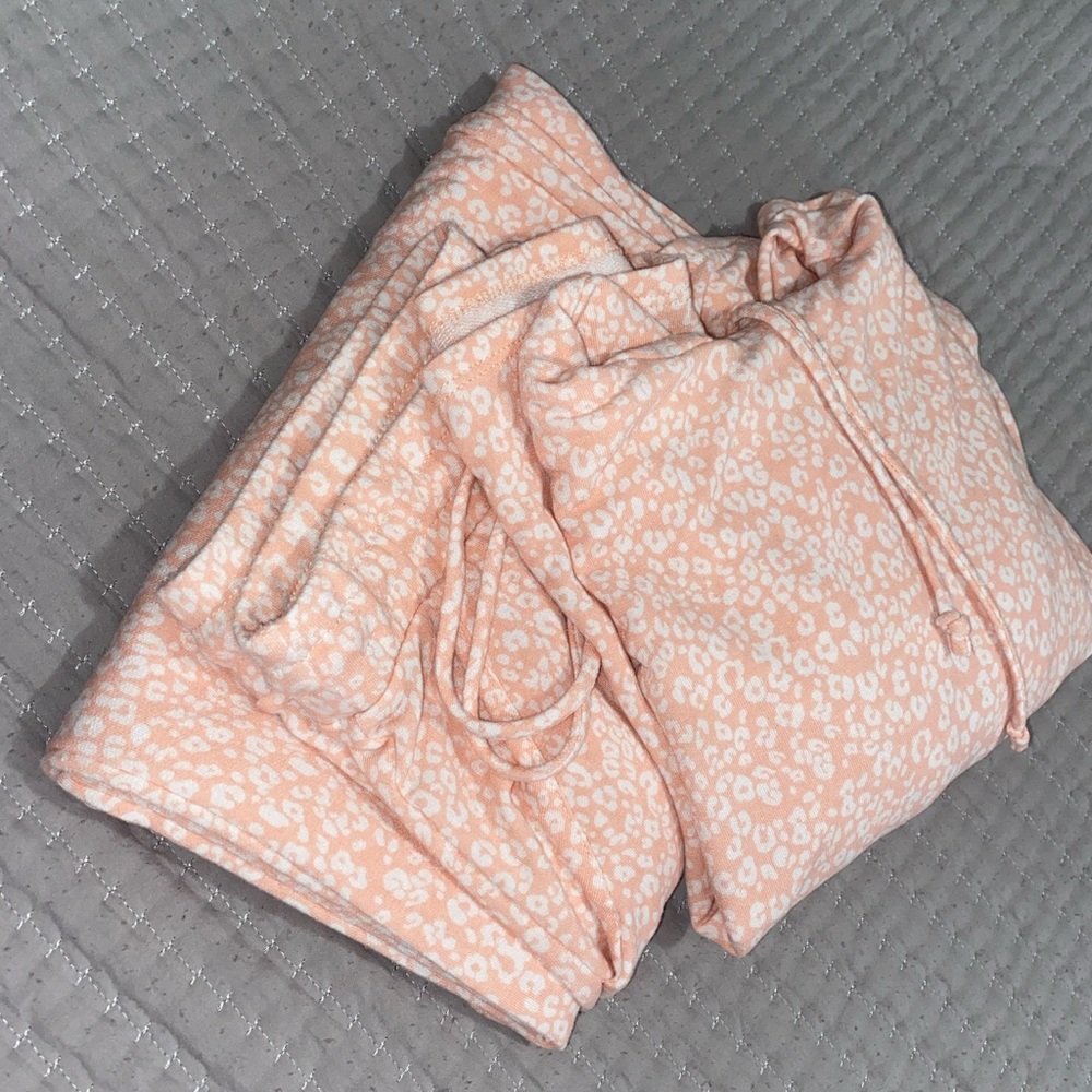 Feeling peachy 🍑 lounge set